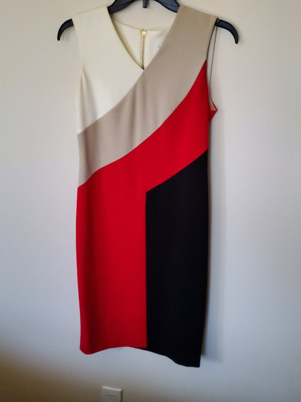 Calvin Klein Colorblocked dress Sleeveless Sheath dress size 4